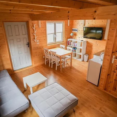 Деревянный коттедж Ptasie Radio *