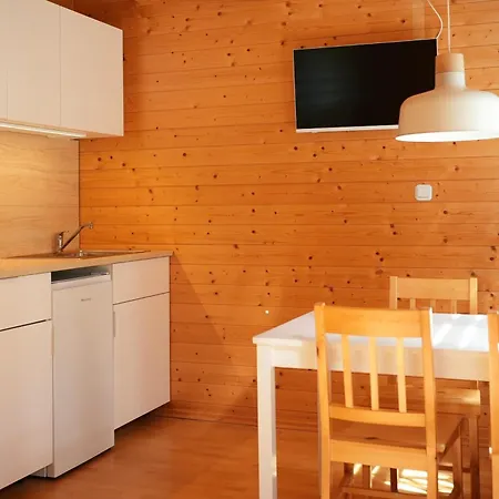 Ptasie Radio Деревянный коттедж