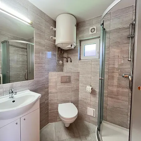 Деревянный коттедж Ptasie Radio *