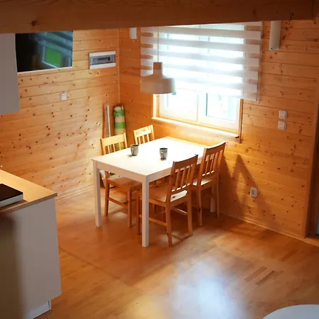 Деревянный коттедж Ptasie Radio *