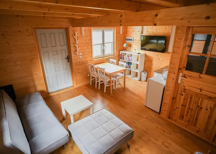 Деревянный коттедж Ptasie Radio *